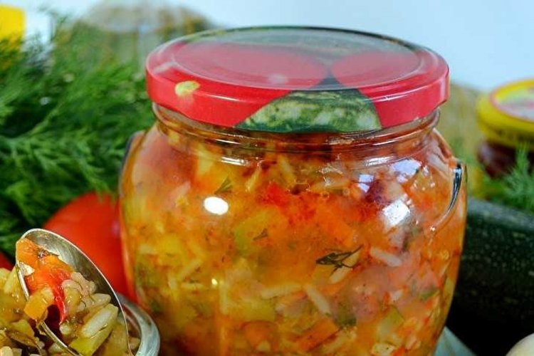 Zucchini mit Reis und Kräutern