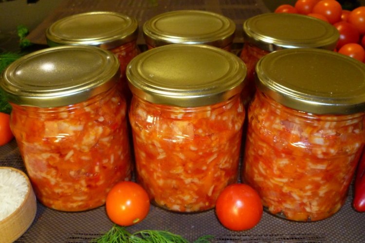 Zucchini mit Reis und Tomatenmark für den Winter