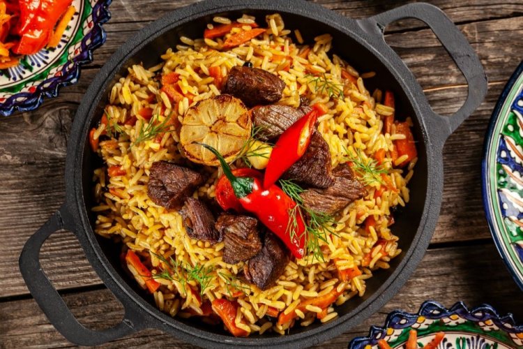 Rindfleisch-Plov über dem Lagerfeuer