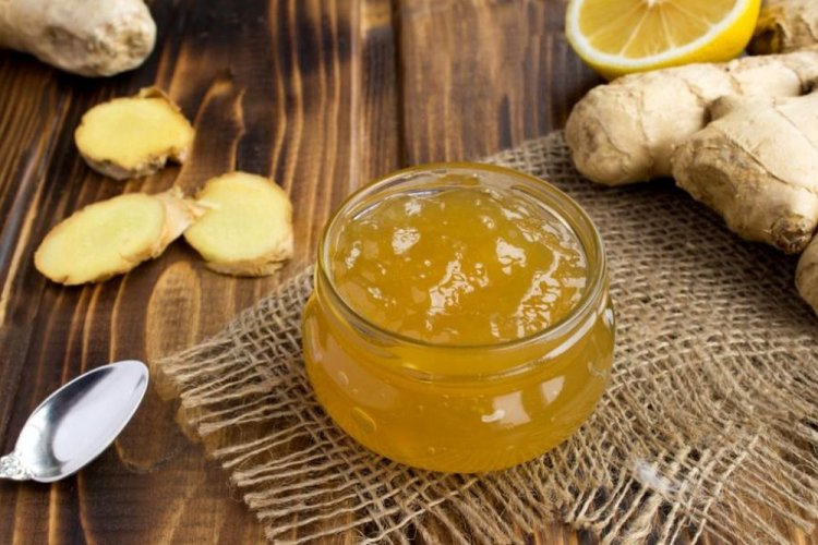 Akazienmarmelade mit Ingwer und Zitrone