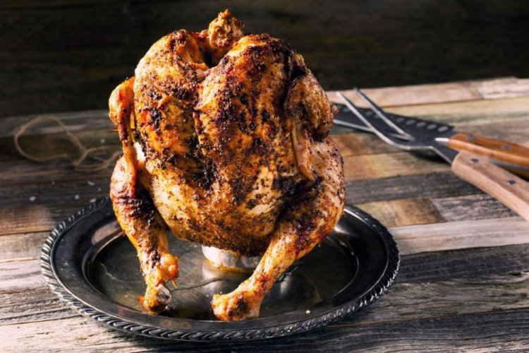 Grillhähnchen, im Ofen auf einer Dose gebacken