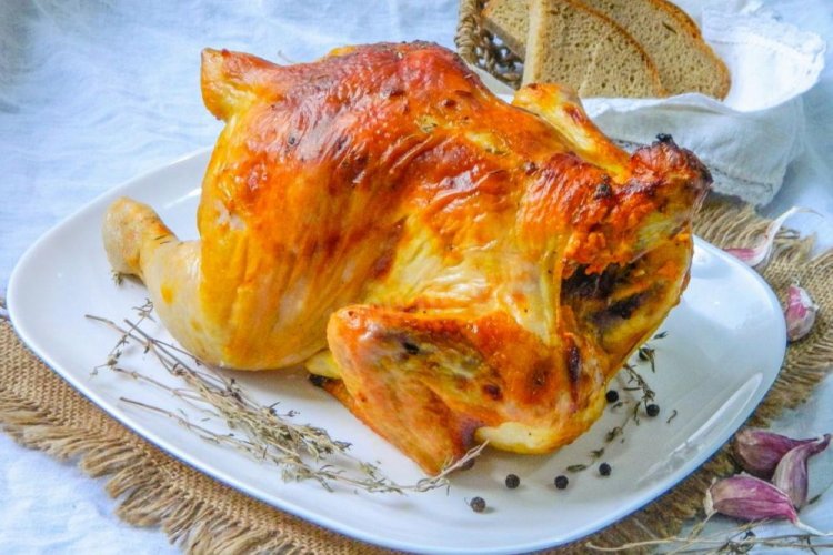 Grillhähnchen in Sauerrahm mit Knoblauch, im Ofen gebacken