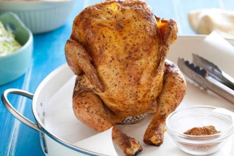 Grillhähnchen im Ofen auf einer Bierdose