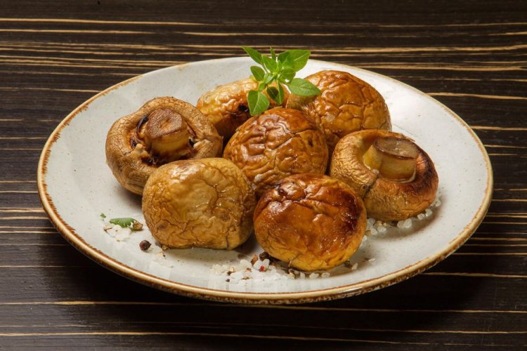 Champignons vom Grill mit Zitronensaft