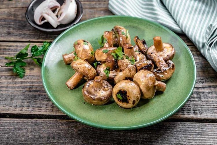 Champignons vom Grill mit Ingwer und Olivenöl