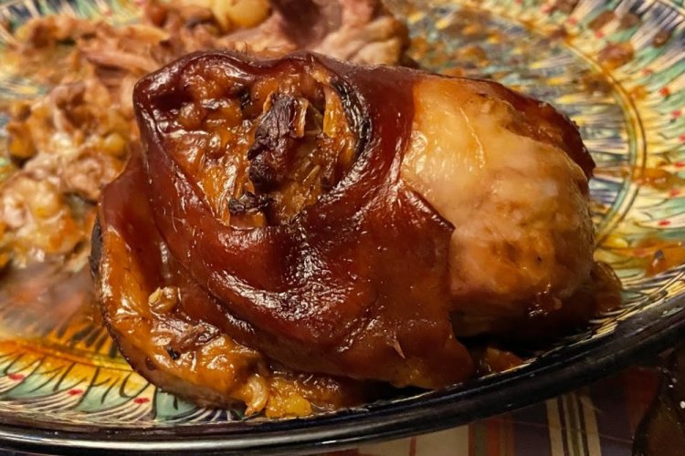 Codillo de cerdo en olla afgana