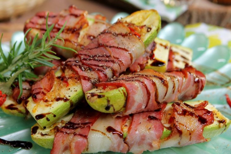 Zucchini mit Speck vom Grill