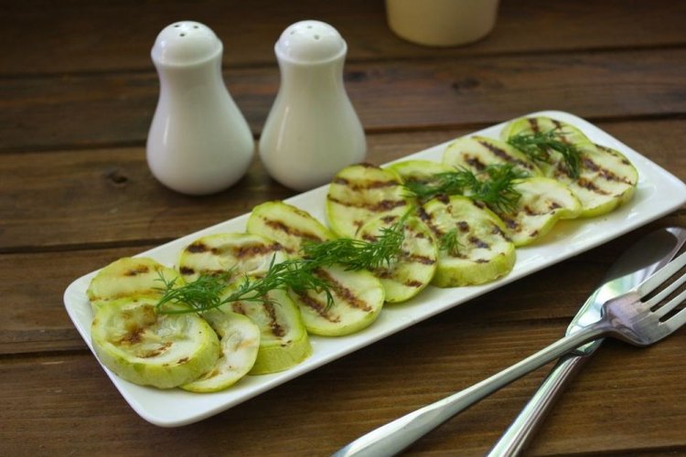Gegrillte Zucchini ohne Öl