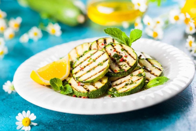 Zucchini mit Minze und Zitrone vom Grill