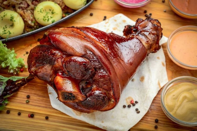 Schweinehaxe in Barbecue-Sauce vom Grill