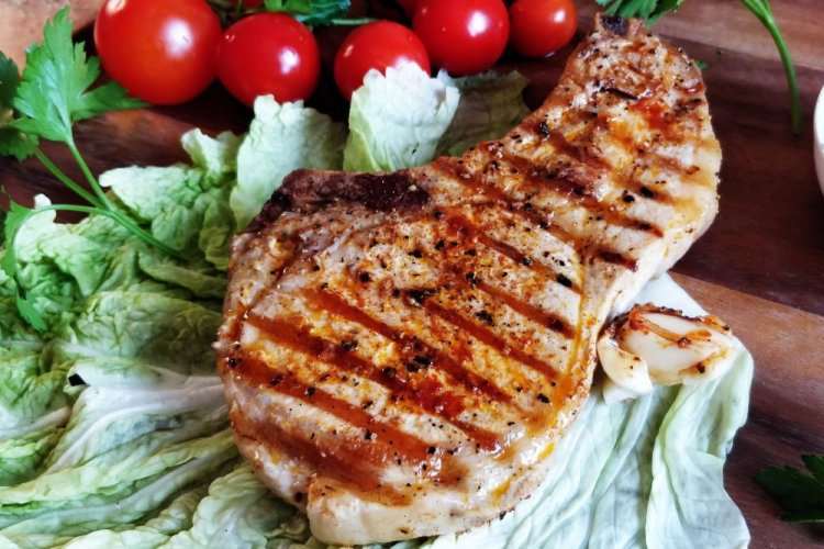 Schweinekotelett in süß-saurer Marinade vom Grill