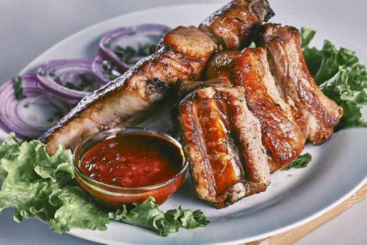 Saftige Schweinerippchen vom Grill