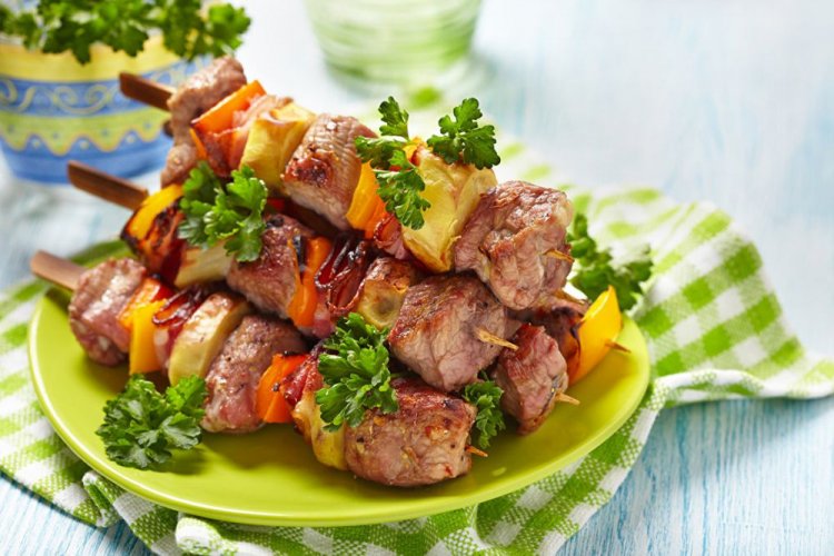 Schweine-Schaschlik mit Gemüse vom Grill