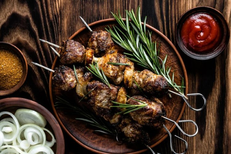 Lamm-Schaschlik mit Rosmarin und Zitrone