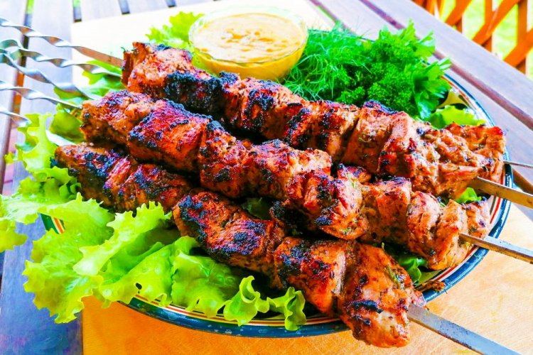 Lamm-Schaschlik in Senf-Honig-Marinade