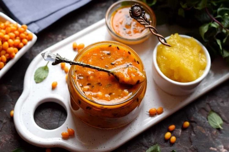 Rohe Sanddornmarmelade mit Honig