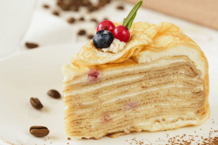 Pfannkuchentorte mit Sauerrahmcreme