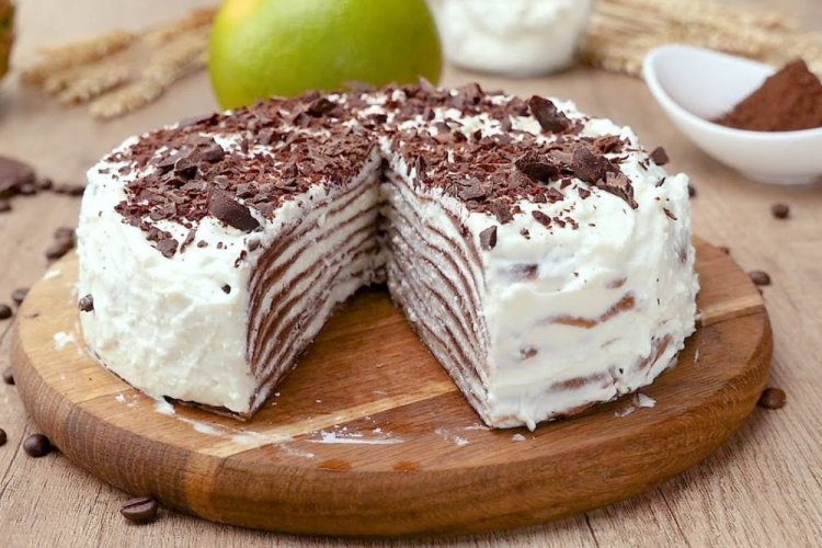 Schokoladen-Pfannkuchentorte mit Kokoscreme