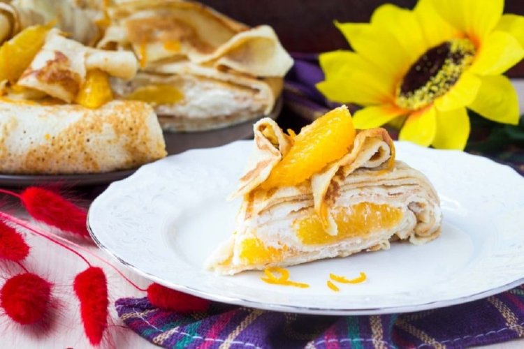 Orangen-Pfannkuchentorte mit Quarkcreme