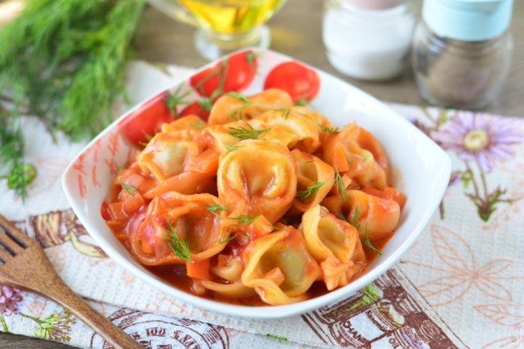 Pelmeni in Tomatensauce