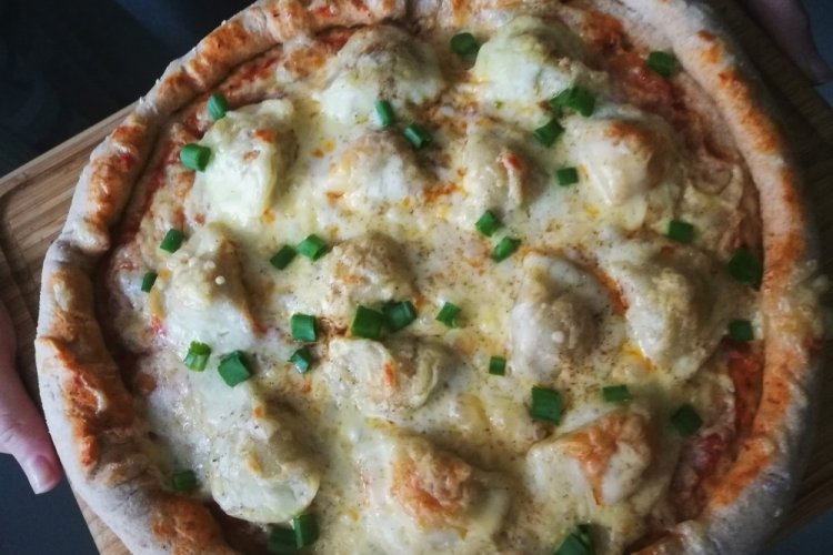 Pizza mit Pelmeni
