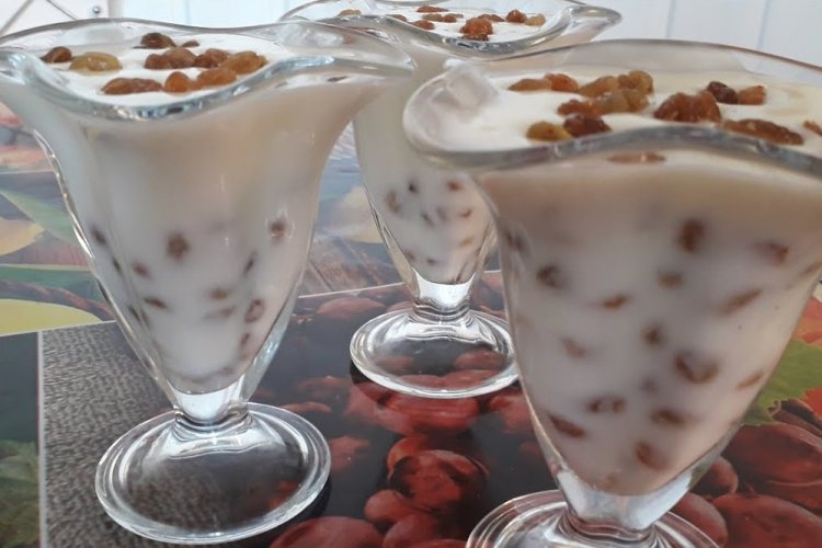 Milch-Kisel mit Rosinen