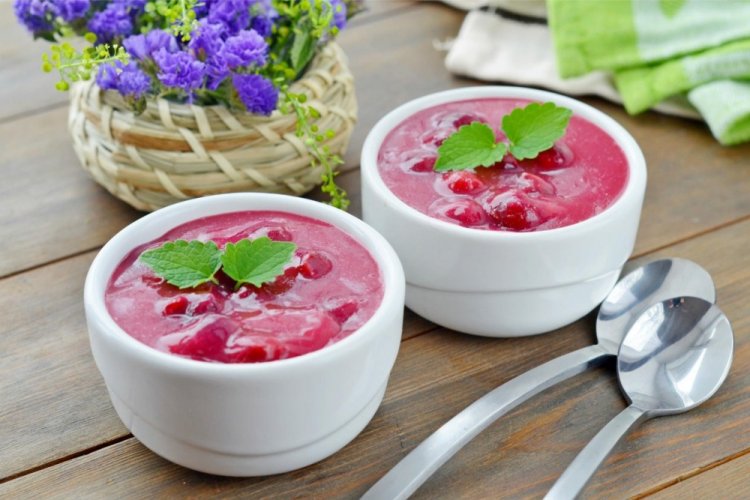 Beeren-Kisel mit Roggenmehl