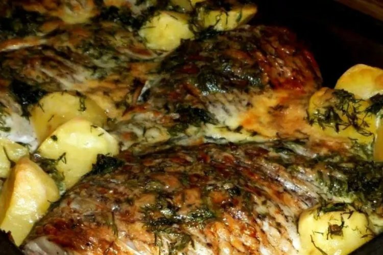 Carpas con verduras, horneadas en el horno