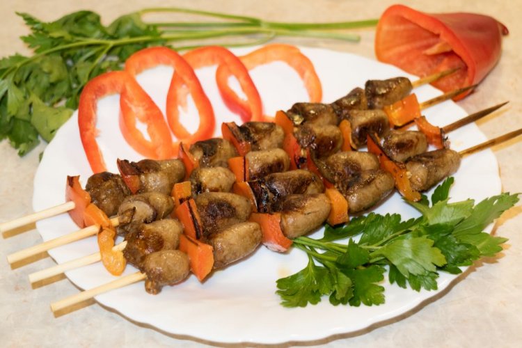 Hähnchenherzen mit Paprika vom Grill