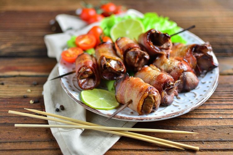 Hähnchenherzen im Speckmantel vom Grill
