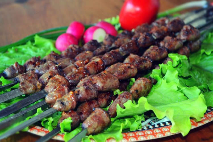 Hähnchenherz-Spieße in Honig-Senf-Marinade