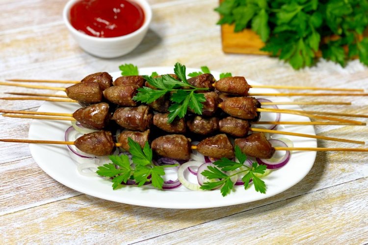 Hähnchenherzen mit Knoblauch und Zitronensaft vom Grill