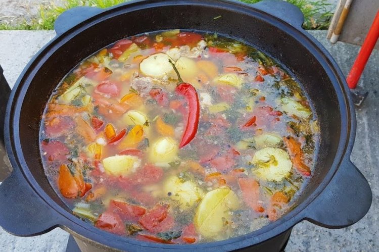 Shurpa de ternera con grasa de cola de oveja a la lumbre