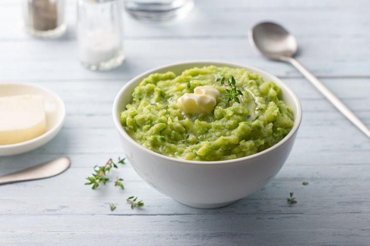 Kartoffelpüree mit grünen Erbsen