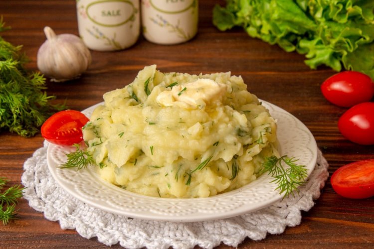 Kartoffelpüree mit Kräutern und Knoblauch