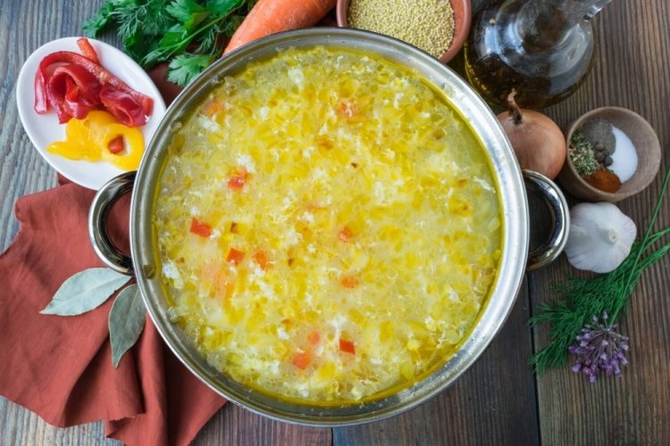 Sopa con carne enlatada y mijo