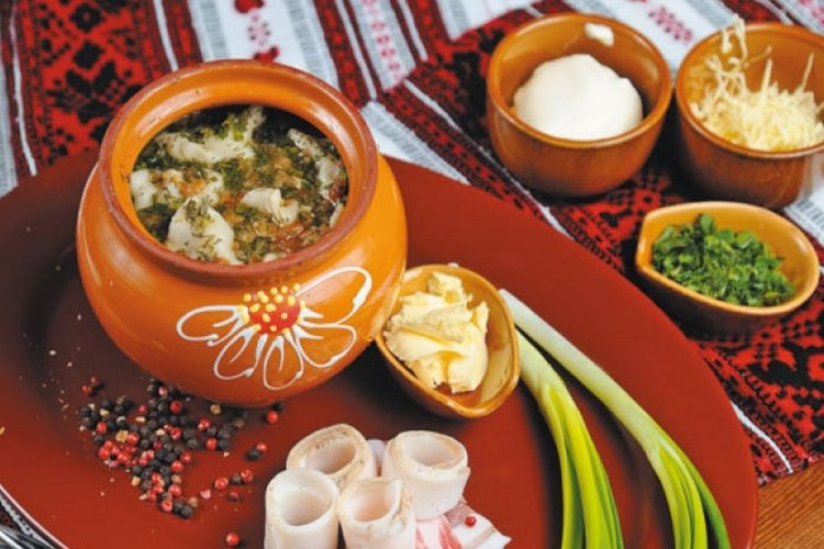 Pelmeni mit Leber und Speck im Ofen