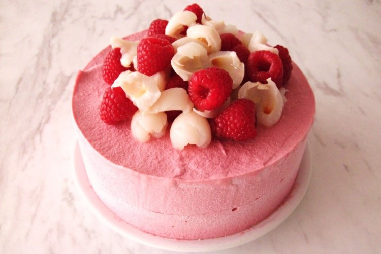 Creamy Raspberry No-Bake Cake