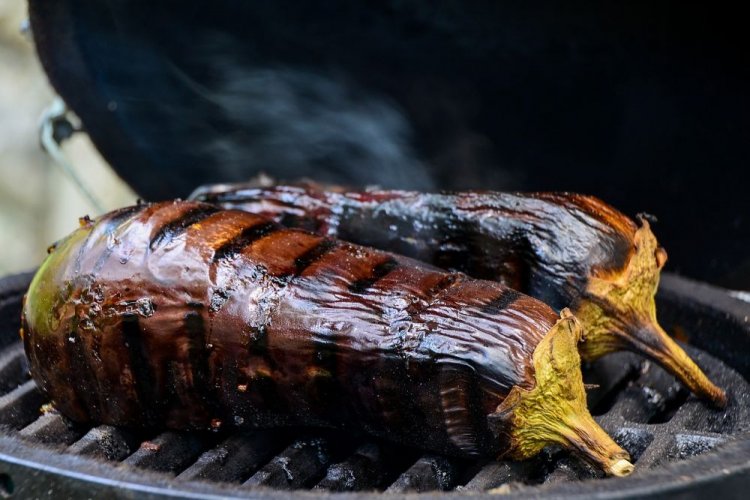 Berenjenas enteras a la parrilla