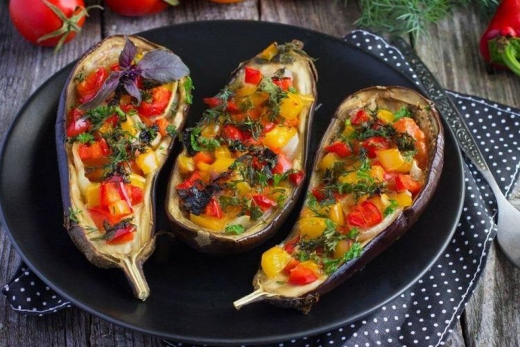 Barquitas de berenjenas con verduras a la parrilla
