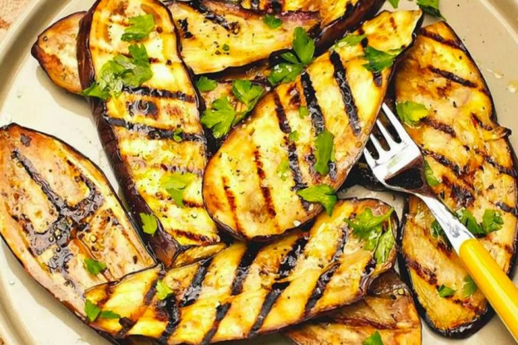 Berenjenas en adobo de miel y mostaza a la parrilla