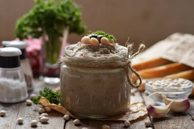 Veganer Tofu-Bohnen-Pilz-Pastete