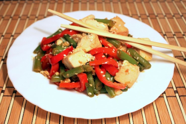 Gebratener Tofu mit Gemüse