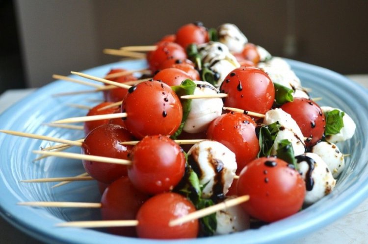 Caprese Skewers for a Picnic