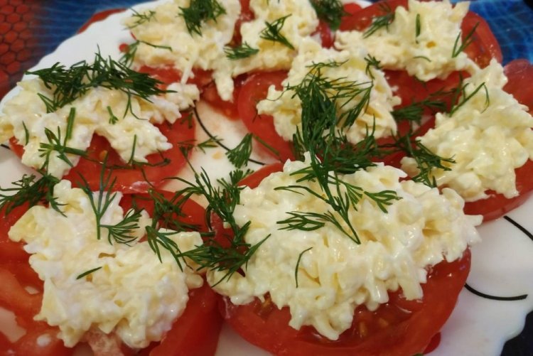 Tomato and Herb Picnic Snack