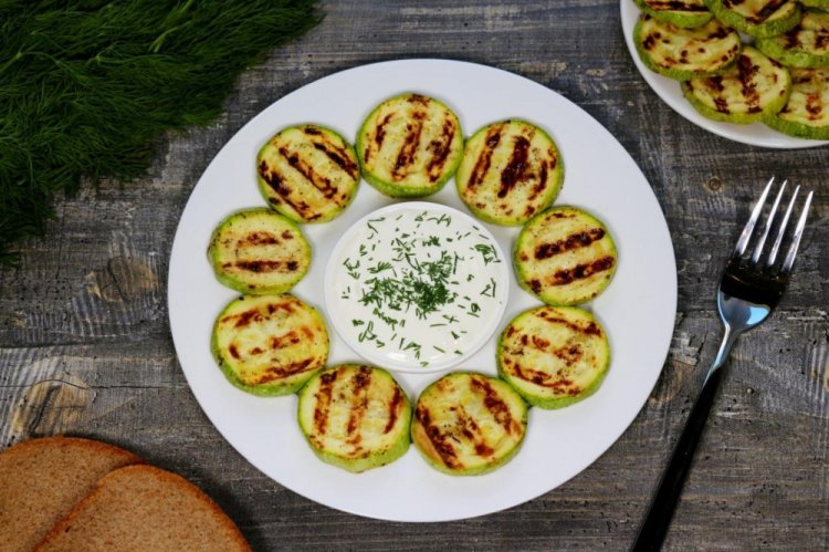 Calabacines con crema agria a la parrilla
