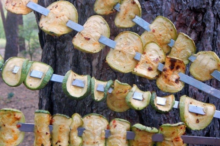 Calabacines en salsa a la parrilla
