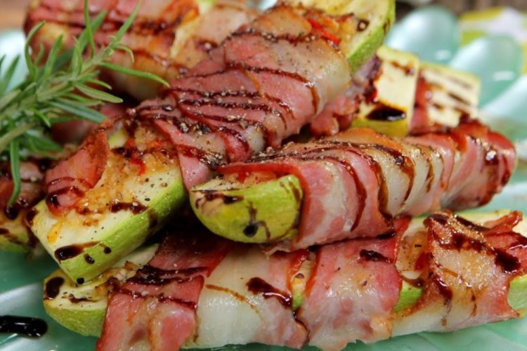 Calabacines con tocino a la parrilla