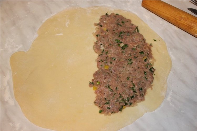 Füllung für Tschebureki aus Kalbfleisch
