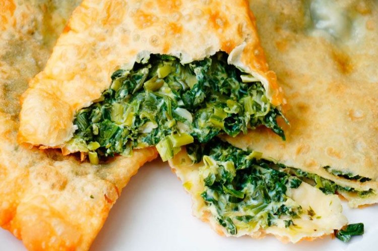 Füllung für Tschebureki mit Spinat und Kräutern